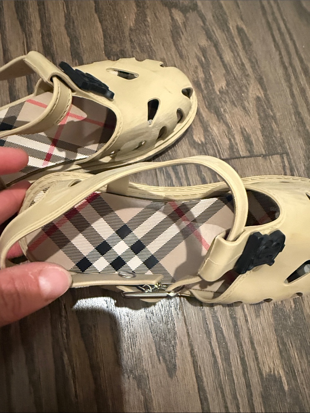 Burberry Beige Kids jelly Sandals with TB Logo - Picture 8 of 8